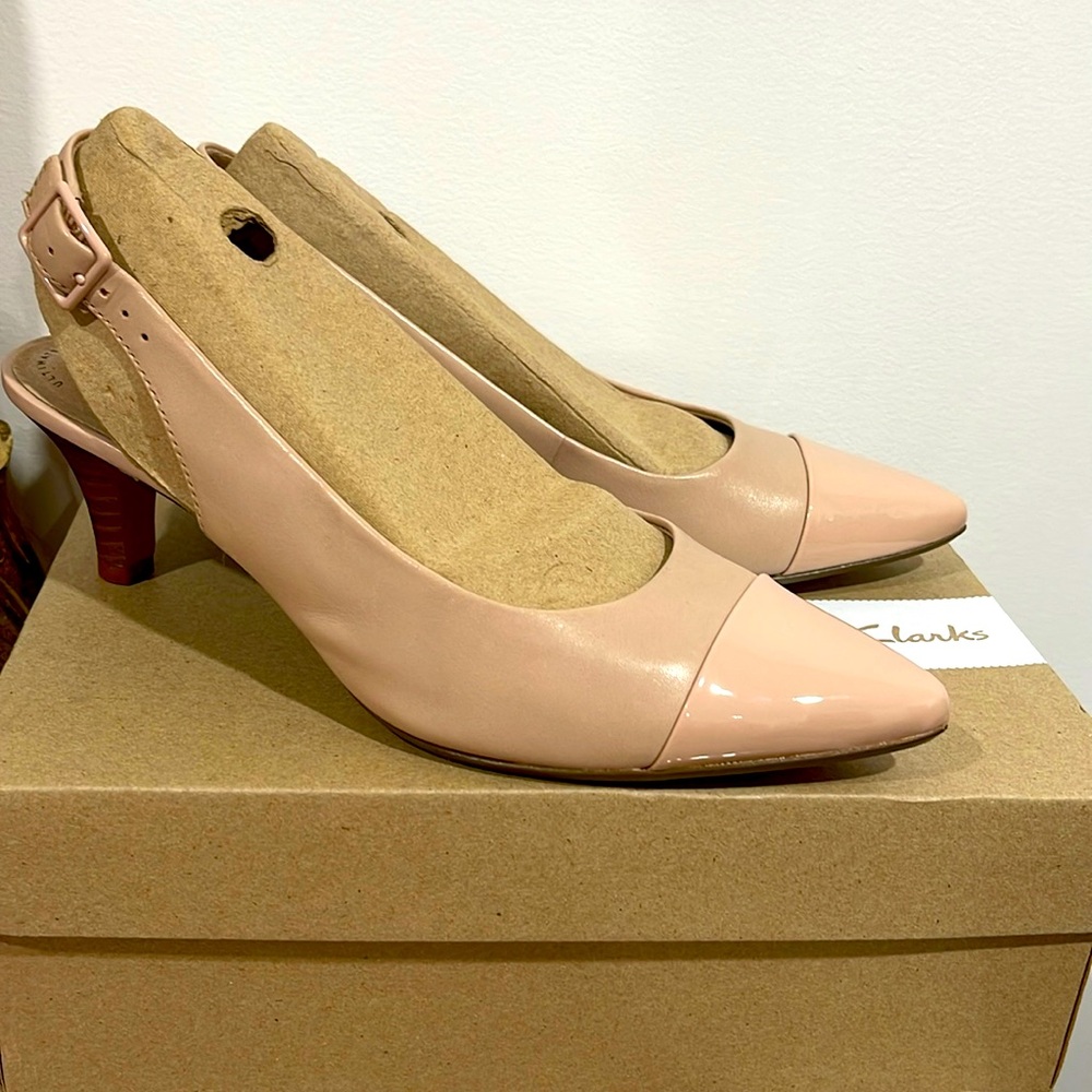 Clarks kitten heels in dusty pink! Size 8.5